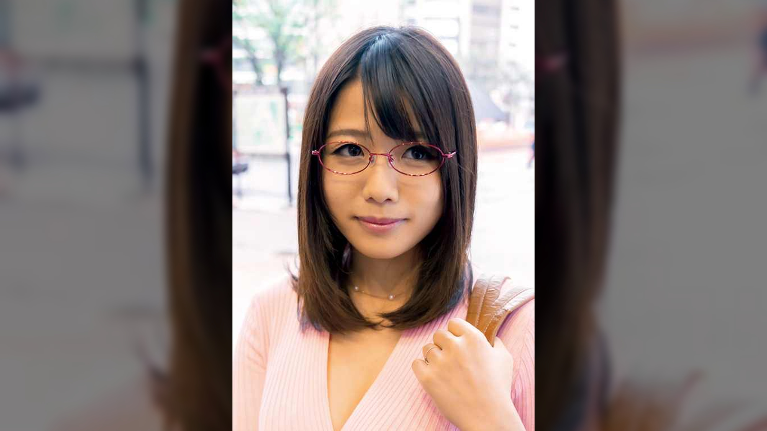 さやかさん　２８歳　眼鏡が素敵なＩカップ奥さま