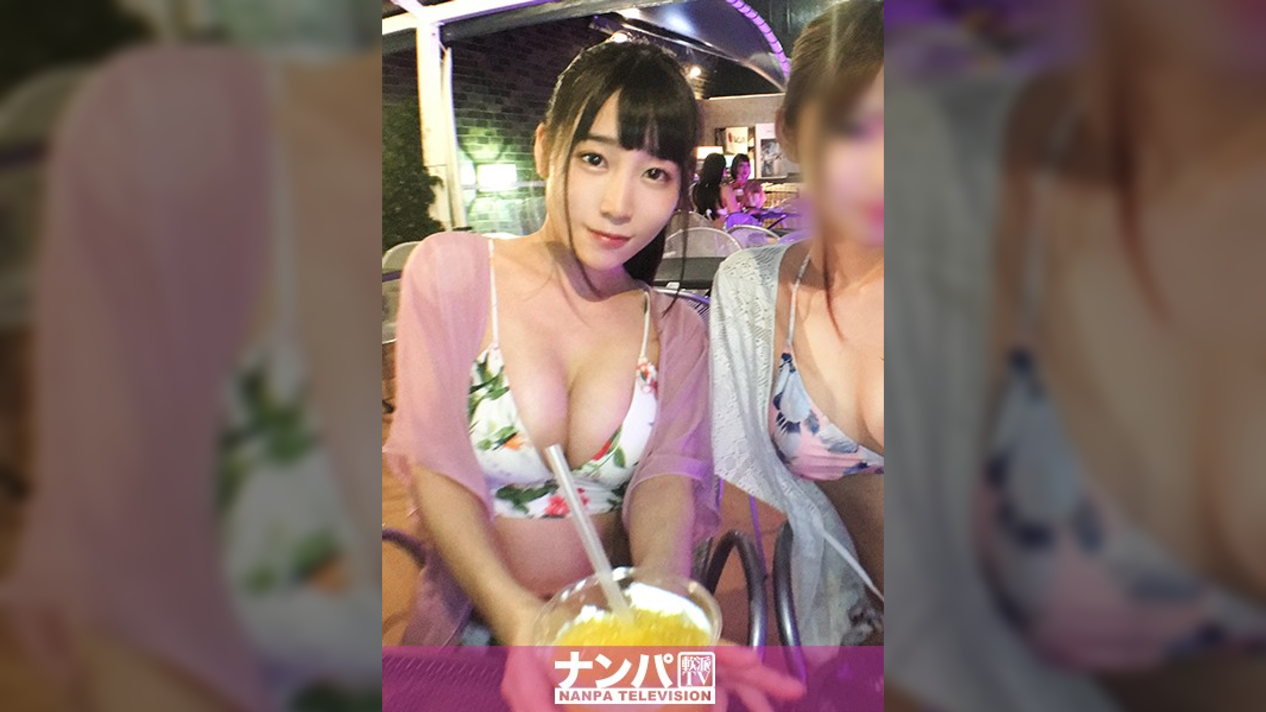プールナンパ 28 ナイトプールで女子2人組をホテルへ連れ込み！ノリノリの友達は男と別部屋でSEX！置いてけぼりの優衣ちゃんは戸惑いつつもムッツリな性格を見抜かれてしまい…？