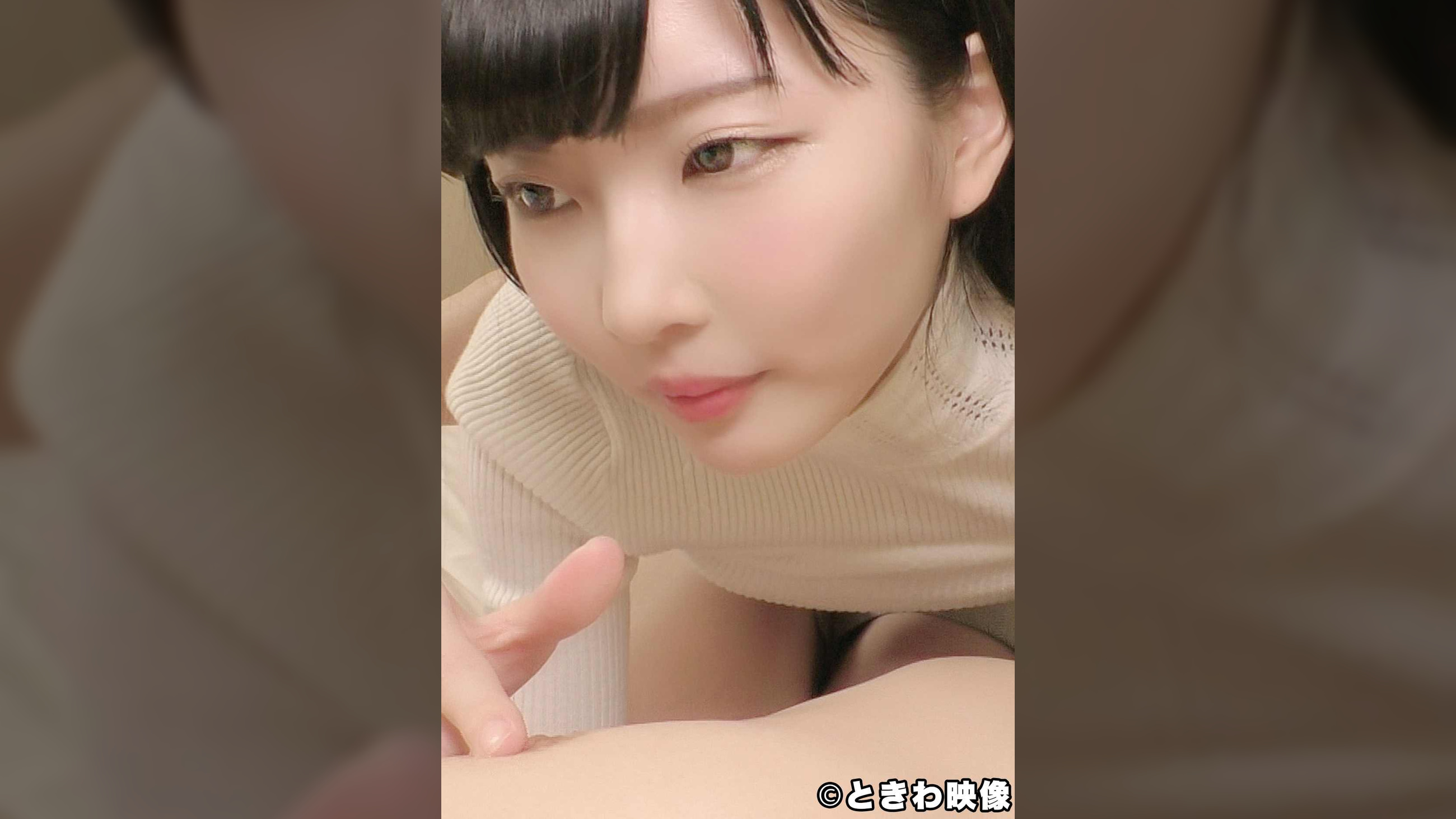 敏感でスレンダーな自撮り女子大生のパイパンなおマ〇コにドビューっと中出し!