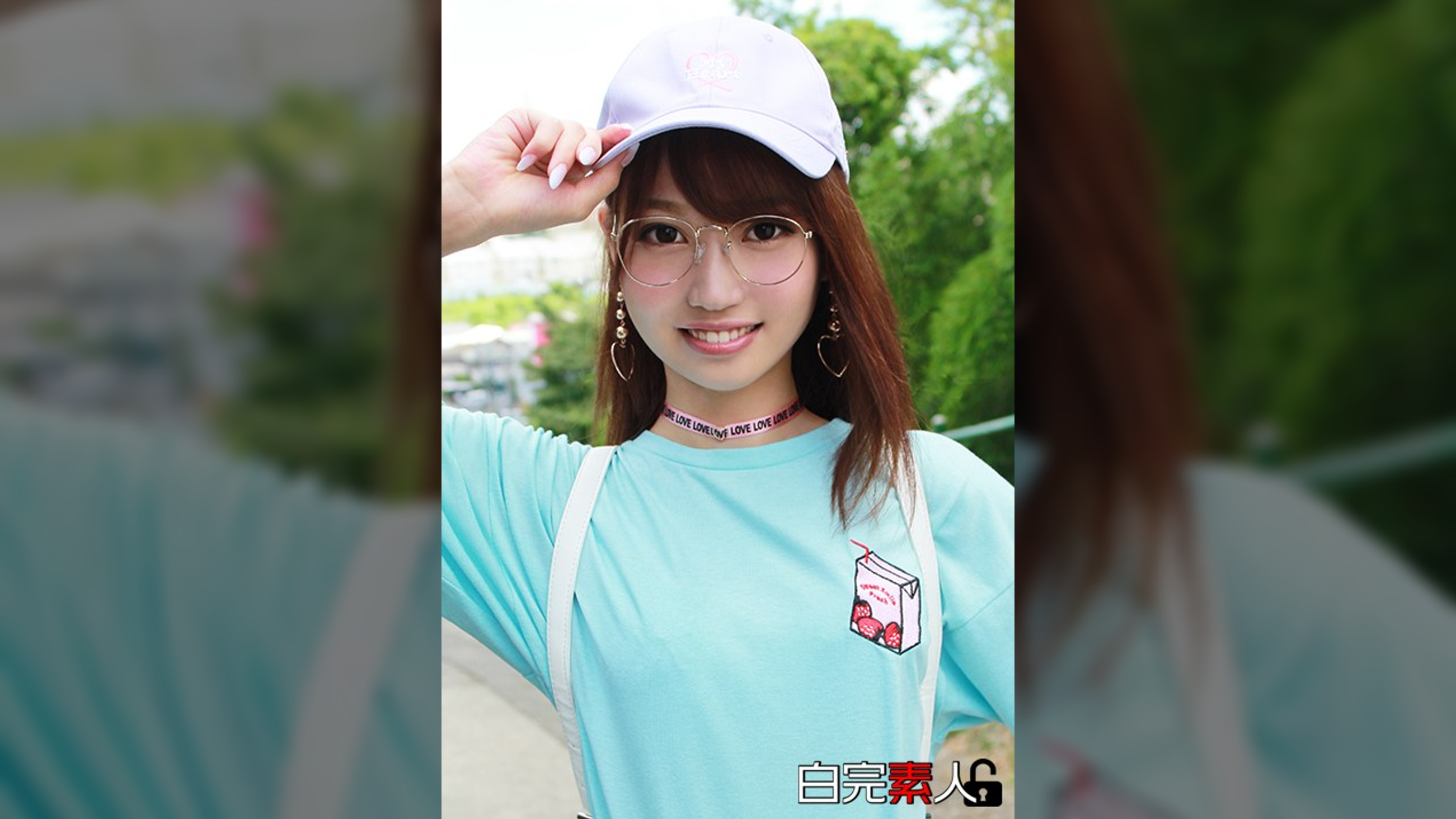 パンツは地味だけどスケベな貧乳美少女