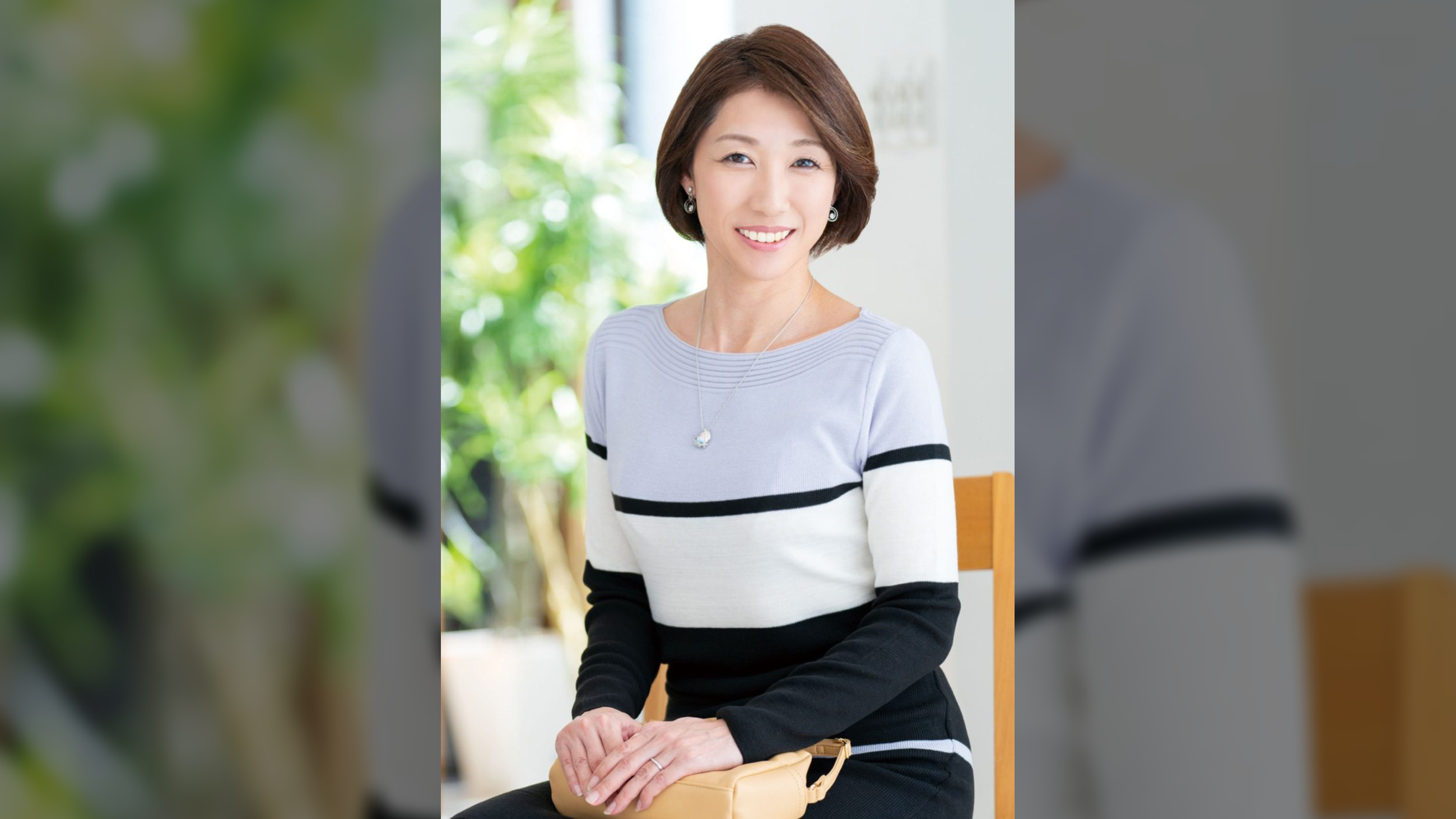 潮吹きパイパン妻 パンストで手首拘束され大興奮！膣奥突かれて歓喜イキ！浮気棒に爆突きされて中出しSEX！
