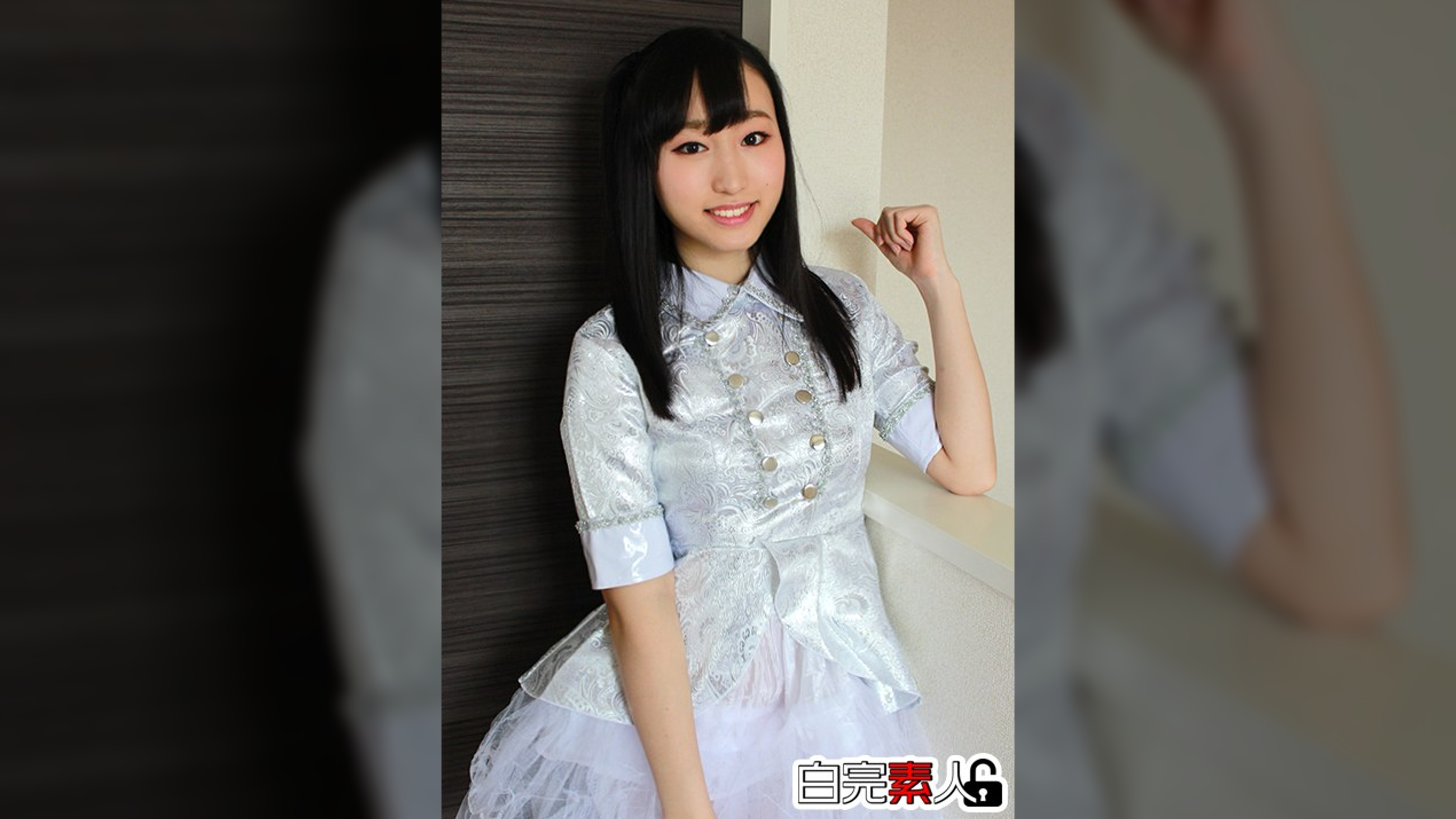 ウブな貧乳アイドルをホテルで着衣ハメ撮り