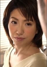 まだまだ性欲旺盛な母は夫とのSEXでは満足できずオナニーに耽る…息子にオナニーを見られ俺が満足させてやるよ…禁断の母子のSEXレッスンが始まる!