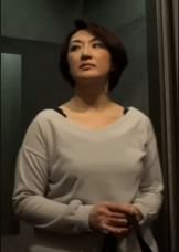 息●の家庭●●のマッチョな男と不倫してしまう人妻!