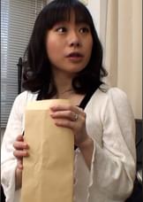 街ゆく奥様に高額謝礼を餌に声を掛け若いフル勃起チ〇ポを見せつける、エッチが久々の奥様は我慢の限界を突破!?ちょっと強引な生挿入にも喘ぎ声が止まらない!!