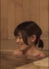 旅先で出会った男女、露天風呂で絡み合うカラダとカラダ!恥ずかしいと言いながらあそこは興奮を隠せずトロトロに愛液を滴らせ他人棒の中出し本気SEX