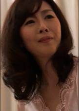 ムスコに性欲剤をのませ●いかかる母?ちょっとまって母さん…チ●ポを貪り股間を顔面に押し付ける変態母さん!