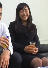 夫の三回忌…義理弟と遺影の前でイキまくる美しい未亡人！女盛りのカラダは大量の愛液を溢れさせた秘所を肉棒で満たされて行く…