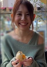 過去のコスプレ事情を赤裸々に語る清楚感溢れる笑顔の童顔ちいパイ美●女！●うと脱ぎ癖があるということで●を買い込みラブホへGO！