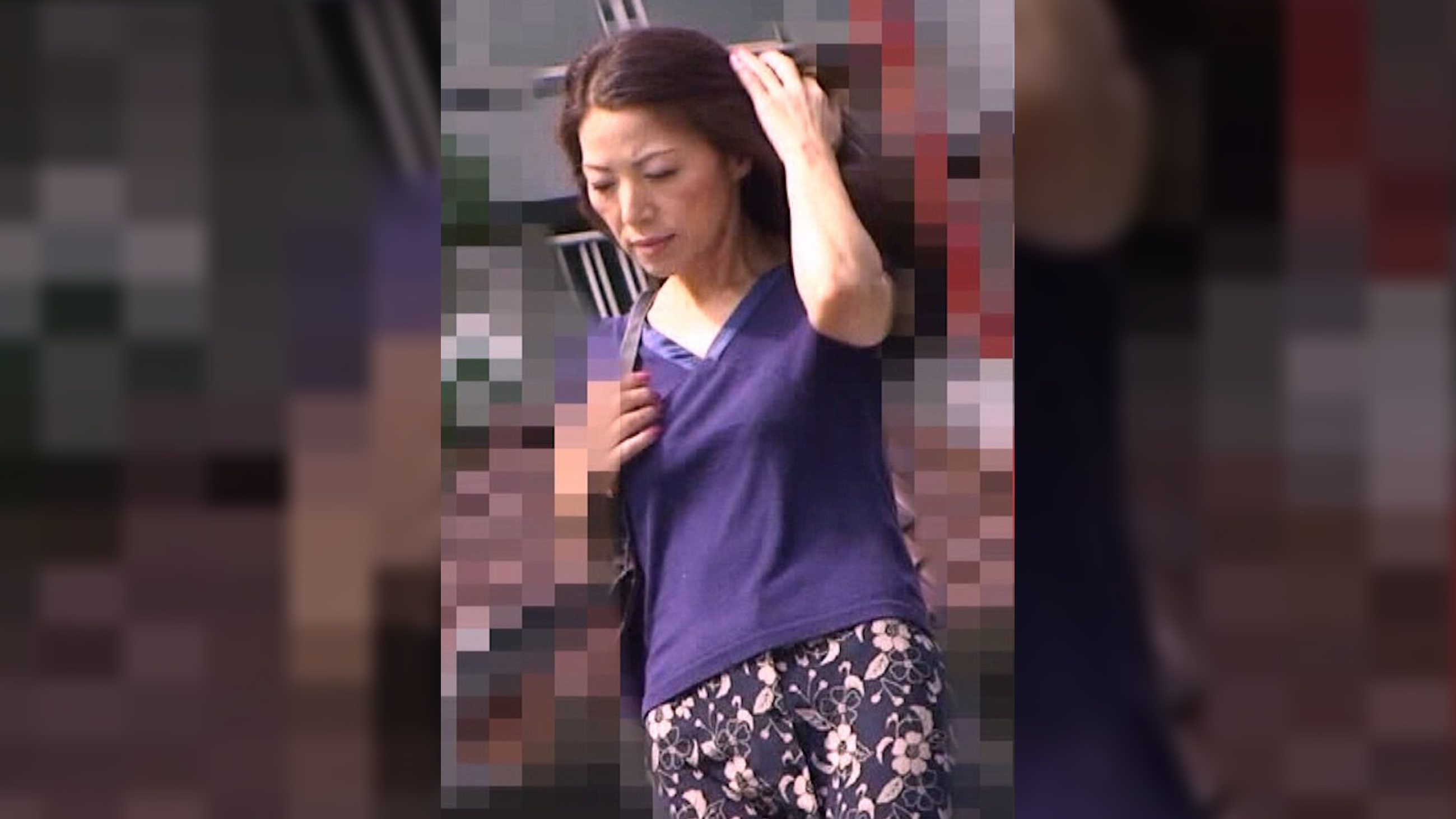 買い物途中の熟女に美容器具のモニターをお願い!サービスのフットマッサージで股間を責め立て欲求不満が大爆発!ホテルに移動して舐め倒して嵌め撮り本能丸出しSEX!