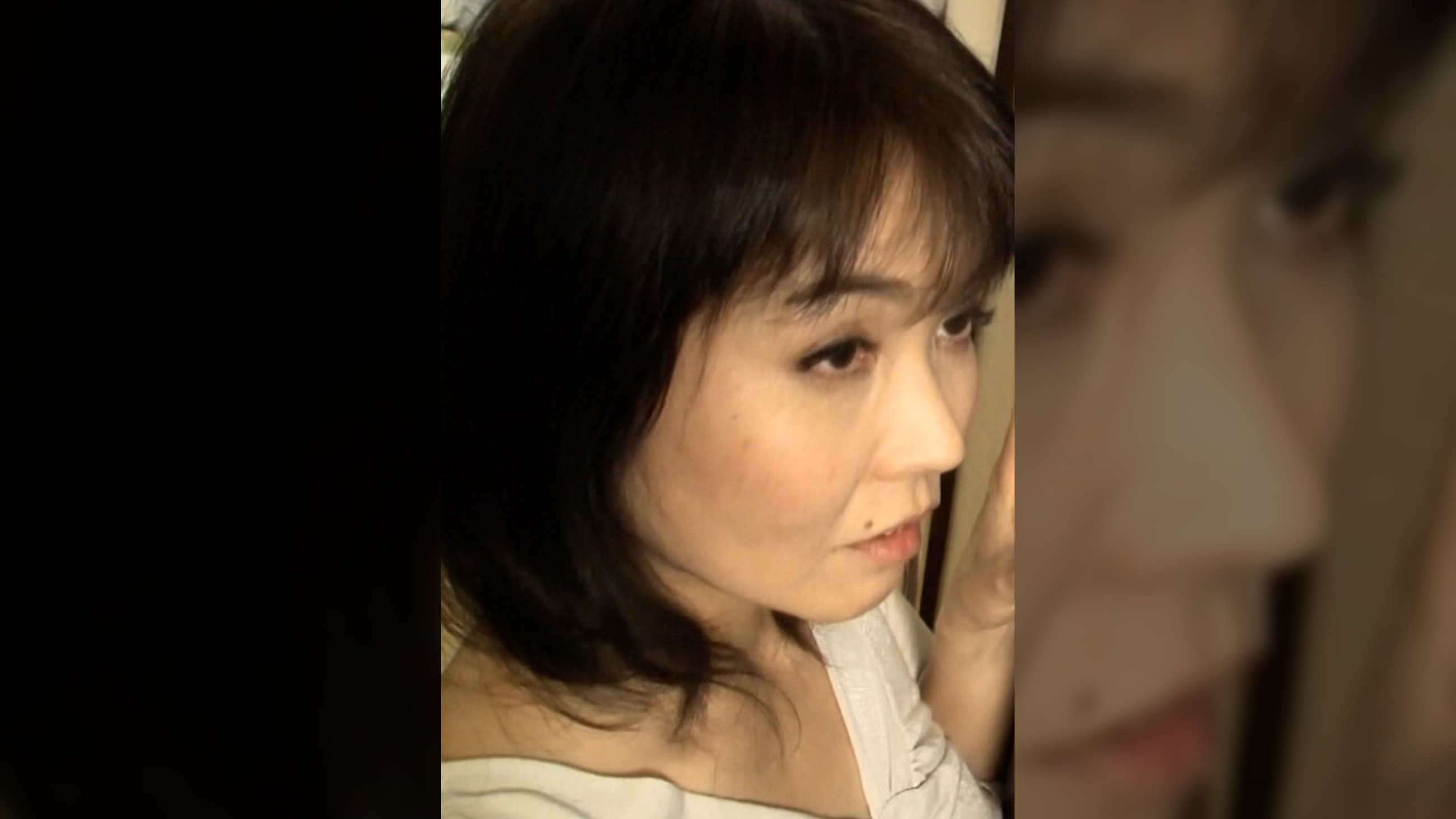 夫婦の寝室を息子に覗かれた母は…性欲のはけ口としてボクのチ〇ポをまさぐって膣奥に射精させてくれた！