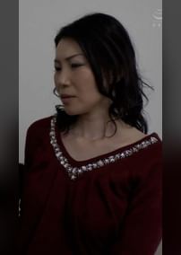 深夜に旦那を送って来てくれた部長に…夫がリストラ⁉カラダを捧げる献身妻が次第に感じてしまい淫欲爆発中出しSEX!