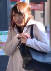 街行くきれいな若奥さんに不倫についてインタビューとホテルに誘いなし崩し的に淫乱不倫SEX!
