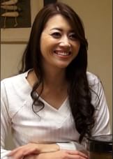 黒髪美熟女に愛の告白!戸惑いながらも女としての快感に溺れていく熟女に若い肉棒が突き刺さる禁断の中出しSEX