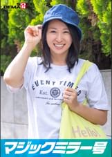 マジックミラー号 「主婦向けファッション誌のモデルになってくれませんか?」恥ずかしがる人妻・かえでさんをこれでもかと褒めちぎり“極小マイクロビキニ”を着せたらエロスイッチオン!超至近距離で見つめ合ったら数年ぶりに子宮が疼いて歯止めが効かずに不倫SEX!