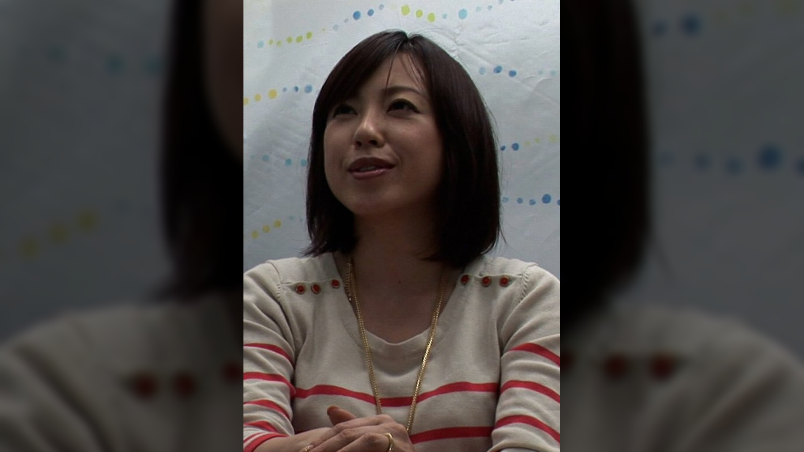 街で見かけた母娘にアンケートを装いナンパ…清楚な雰囲気のお母さんの露出性癖!