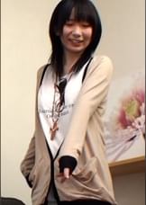 アニメ声であどけない笑顔の美女もホントはエッチに興味深々！「恥ずかしいよ」といいながら快感にオマタを濡らすSEX！