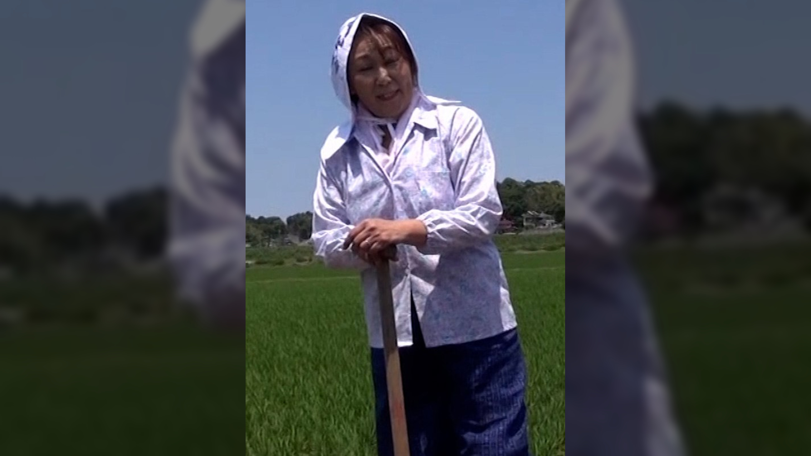 地方の農村の肝っ玉母さん!AV突撃撮影隊が見つけた淫乱熟女!2本の肉棒を味見する淫乱乱交SEX!
