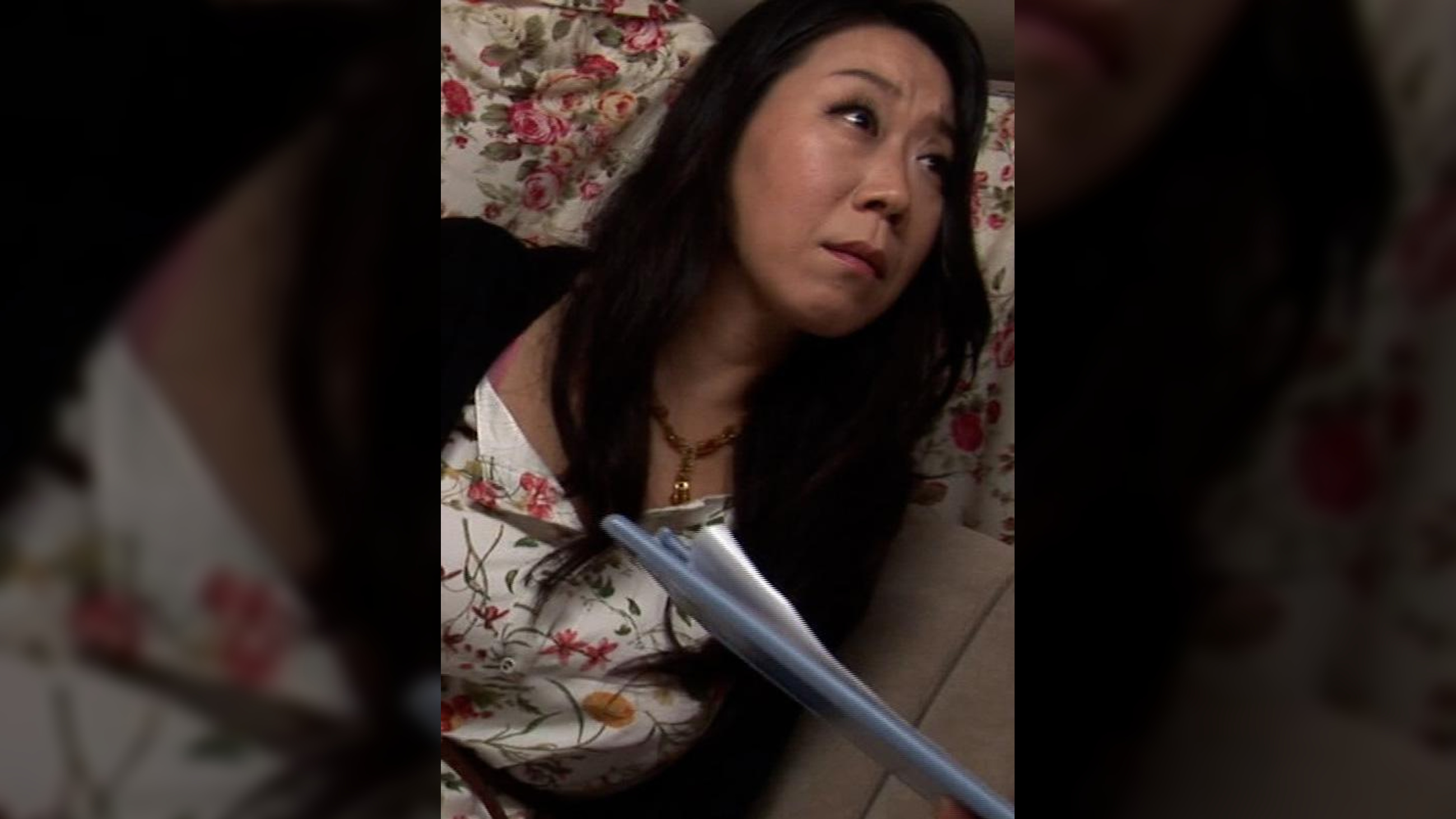 セレブ系巨乳熟女をアンケートに協力をと車に誘い電マとバイブで快楽堕ち！恥ずかしいけどもっとしたい欲求不満解消の淫乱性交！
