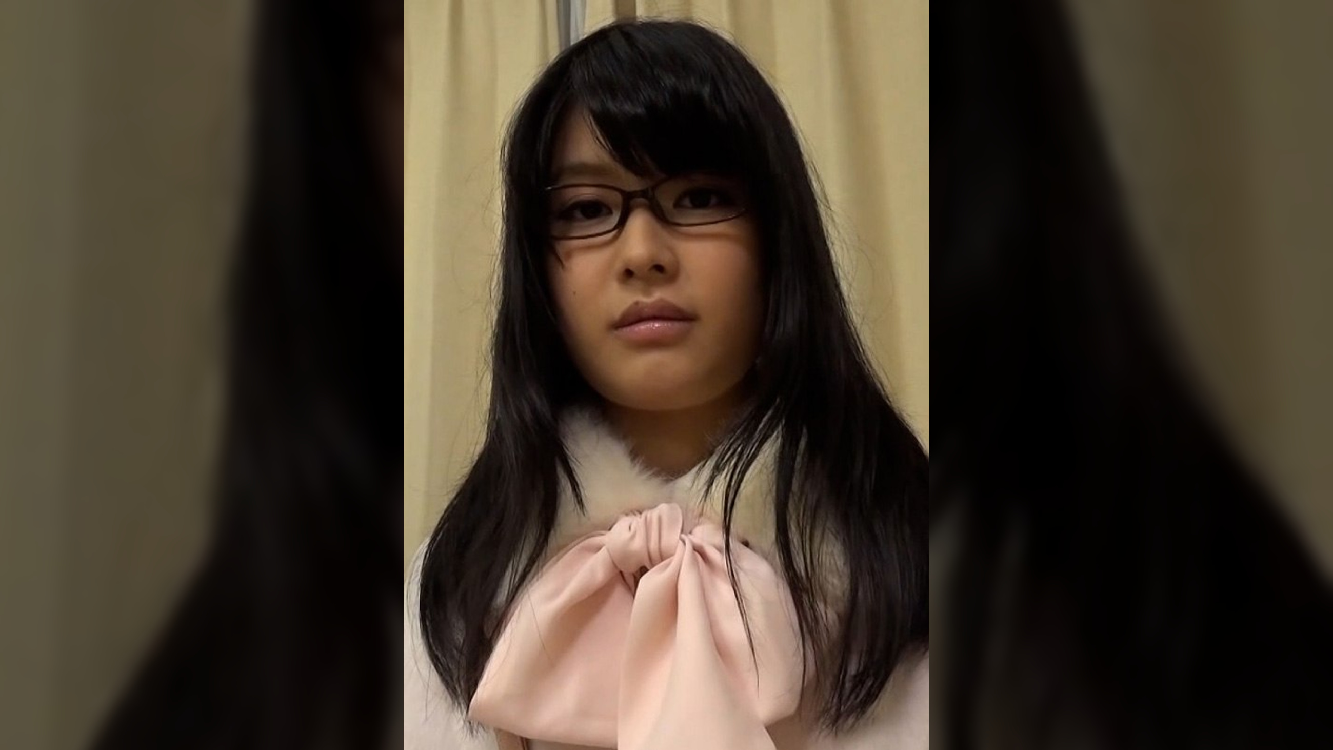落ち着いた雰囲気の黒髪眼鏡っ娘を就活セミナーとナンパして大人のおもちゃをプレゼント!経験少なめ娘のはしたないエッチ!