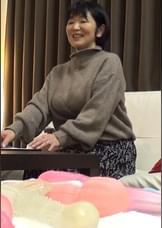 アンケートに訪れた熟女は隣に置かれた大人のおもちゃに興味津々！こっそりトイレでバイブオナニー！火照ったカラダは男根求めて豹変淫乱SEX！