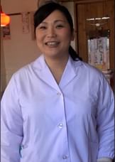 中華料理店の看板奥さんをお店の取材と訪問してそのまま店内で嵌め撮りSEX!豊満ボディに肉を揺らして絶頂イキの中出し交尾!