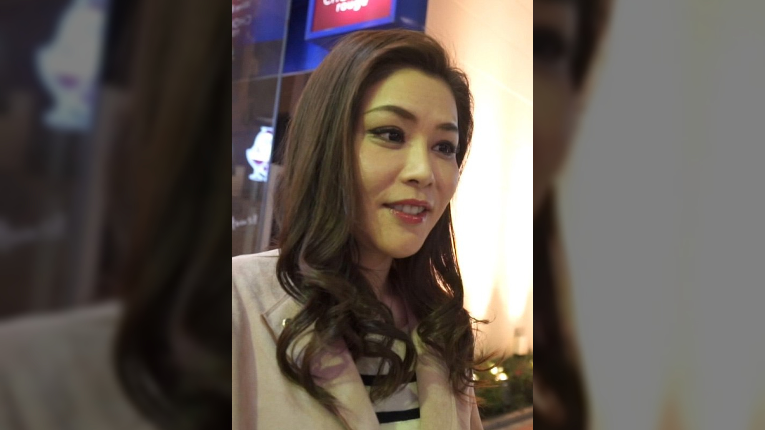 娘の誕生日に食事に向かう仲良し母娘をナンパ!年の差婚のお母さんの若さの為に快楽不倫SEX!