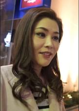 娘の誕生日に食事に向かう仲良し母娘をナンパ!年の差婚のお母さんの若さの為に快楽不倫SEX!