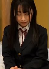 あどけなさが残る美女とコスプレ⁉３P嵌め撮り中出しSEX！