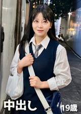 ドMな体が騎乗位で突き上げられビクビク痙攣絶頂!コスプレを脱げば美乳くびれでスタイル抜群で中出ししちゃってます。