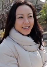 8年間、男性経験なしの濃いめの美人顔のバツイチ熟女さん。オンナの悦びと潤いを求めてAV出演！性欲発散の激ピスSEX！