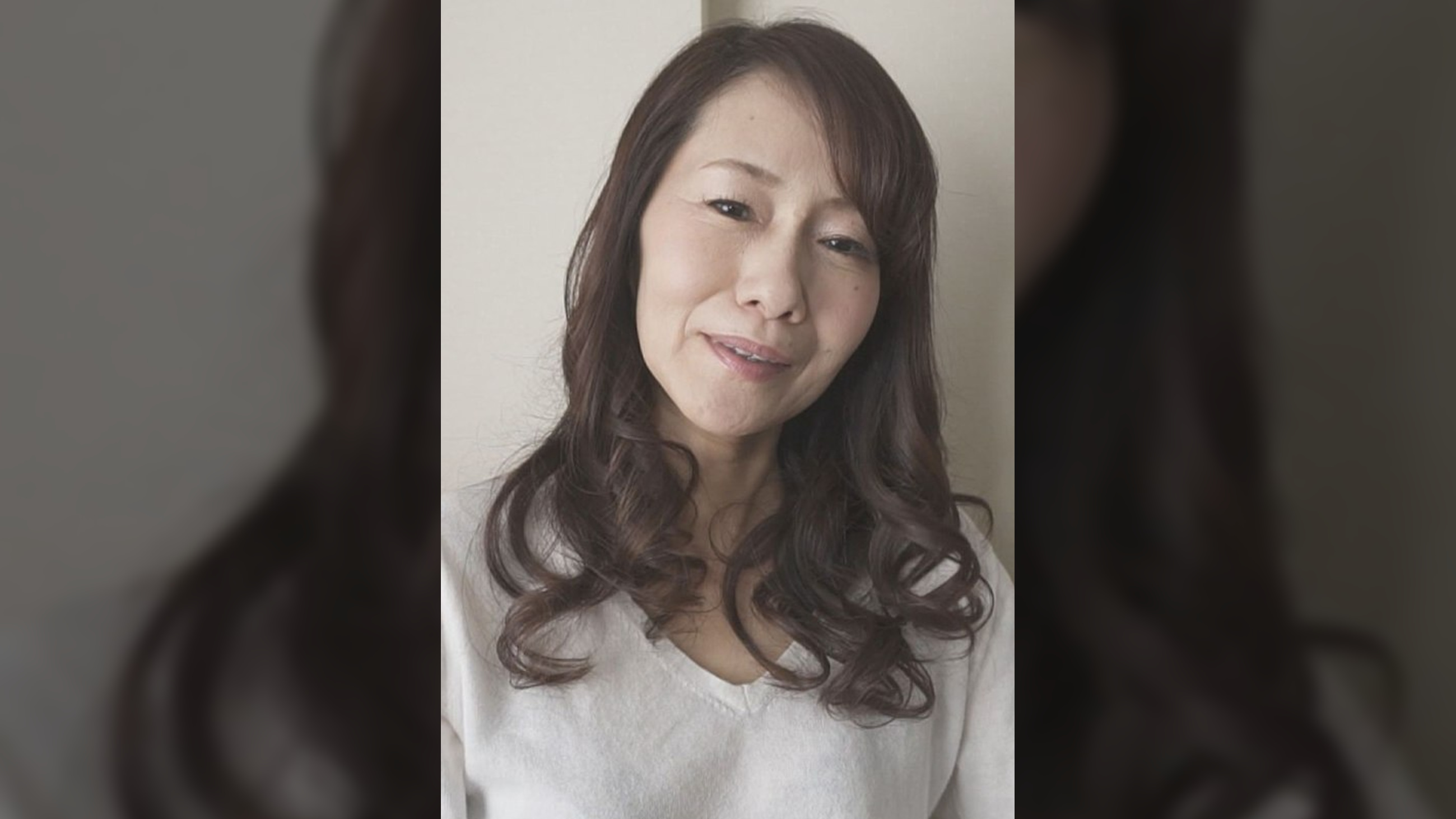 ナンパされた55歳スレンダー美熟女は褒められてアソコを濡らす!