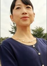上品で清楚な雰囲気のスレンダー熟女の肉欲暴走SEX!10年振りのSEXでイキ過ぎ注意!