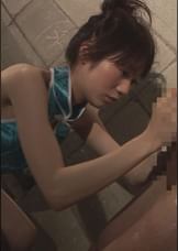 チャイナ服で男を翻弄する妖艶な極上美人!固くなった肉棒をフェラ抜きしたら高速騎乗位で精液を搾りとる!