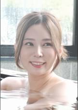 友達の母親達と比べても若々しくきれいな母。淡い恋心を抱く愚息の一途な思いに口だけよと言いつつも一線を越えてしまう禁断の肉欲性交!