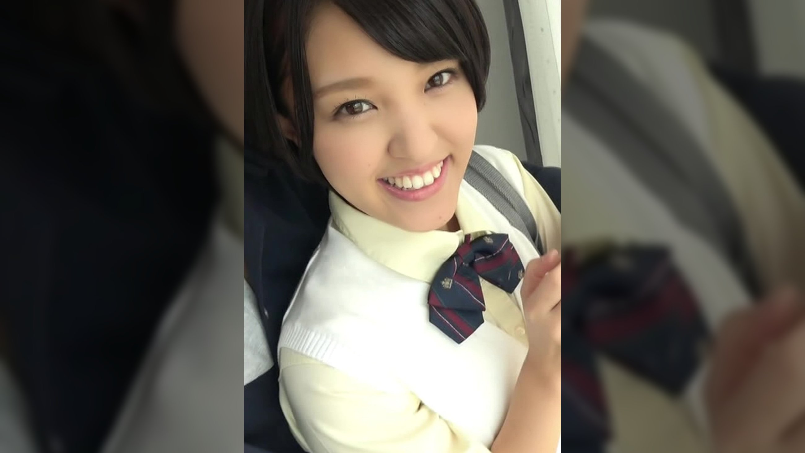 笑顔いっぱいのショートカットの女の子、外でも中でもどこでもエッチ