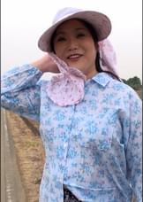 農作業帰りの田舎熟女をインタビューとナンパしてホテルにイン！チャンスがあれば刺激が欲しい熟女の痴態SEX！