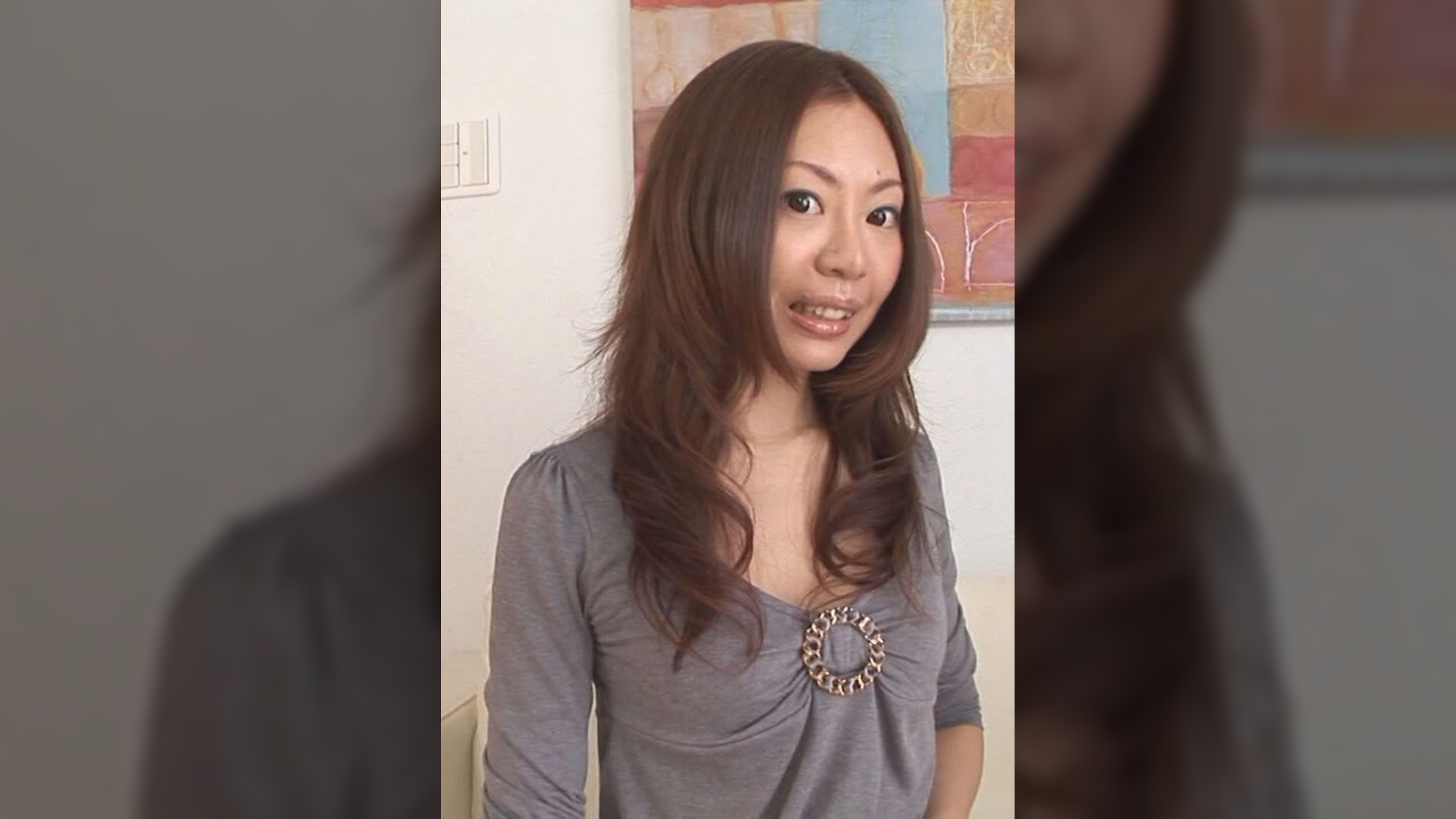 ちょっとエッチなお色気番組と称したアダルト撮影に来てしまったスレンダー美人の奥様と中出しセックス！