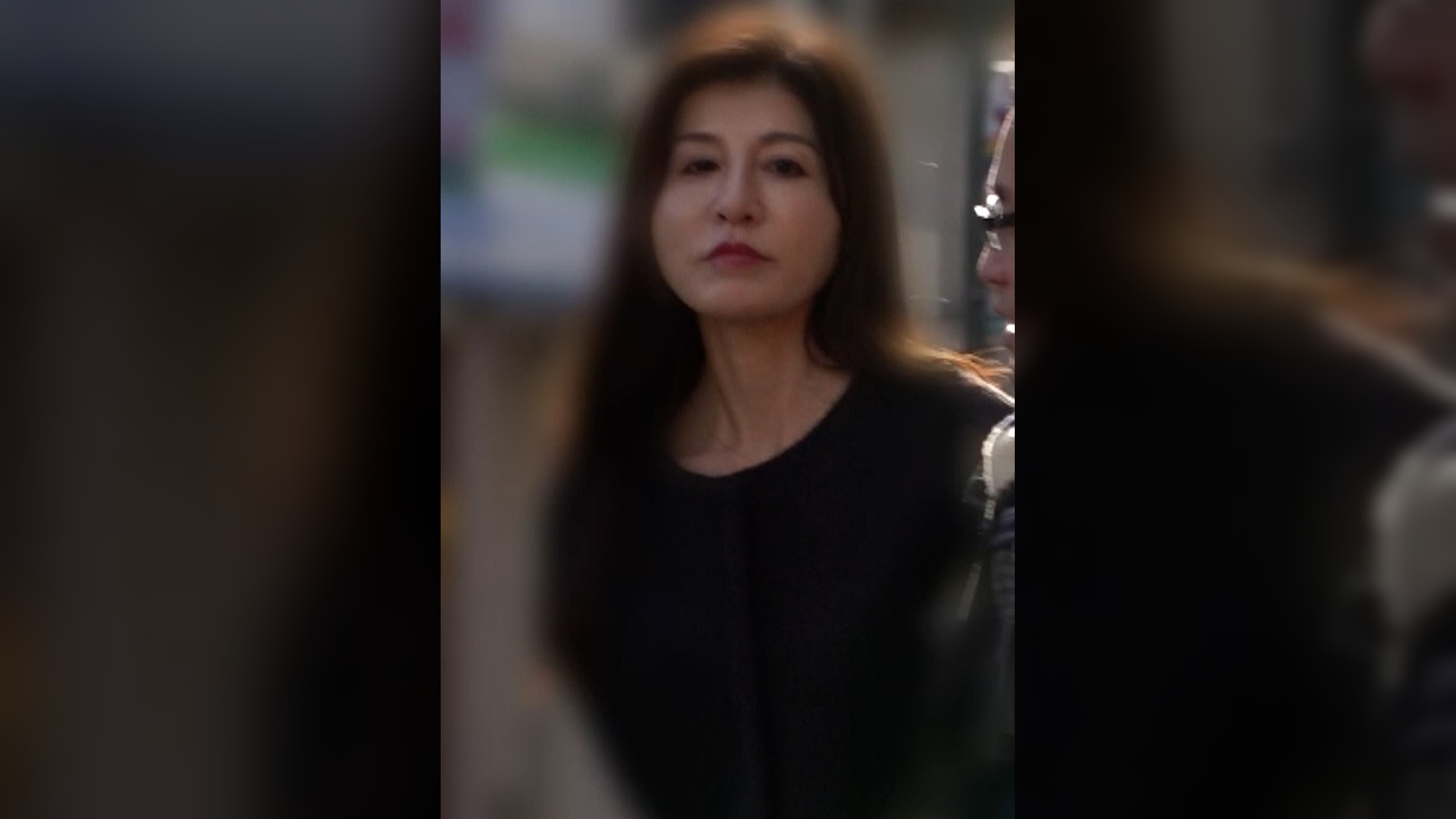地元の小さな商店街で買い物途中の高身長の熟女をナンパしてヤリ部屋に…。寂しい独身オヤジの肉棒にイキまくる素人熟女！