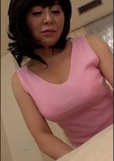 愚息の部屋で見つけた熟女モノのAV…。熟女好きな愚息の朝勃ち肉棒に欲情して我を忘れてイキまくる清楚な顔した母さんの豹変肉欲セックス！