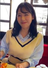 大人っぽい色気のある外見と愛嬌のある空気感で無邪気さ全開の25歳美女と個撮テイでラブホで潮吹き嵌め撮りセックス!