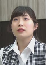 受付嬢を狙う男の凶行！カウンターの下から愛撫され感じ始める受付嬢の喘ぎ声！
