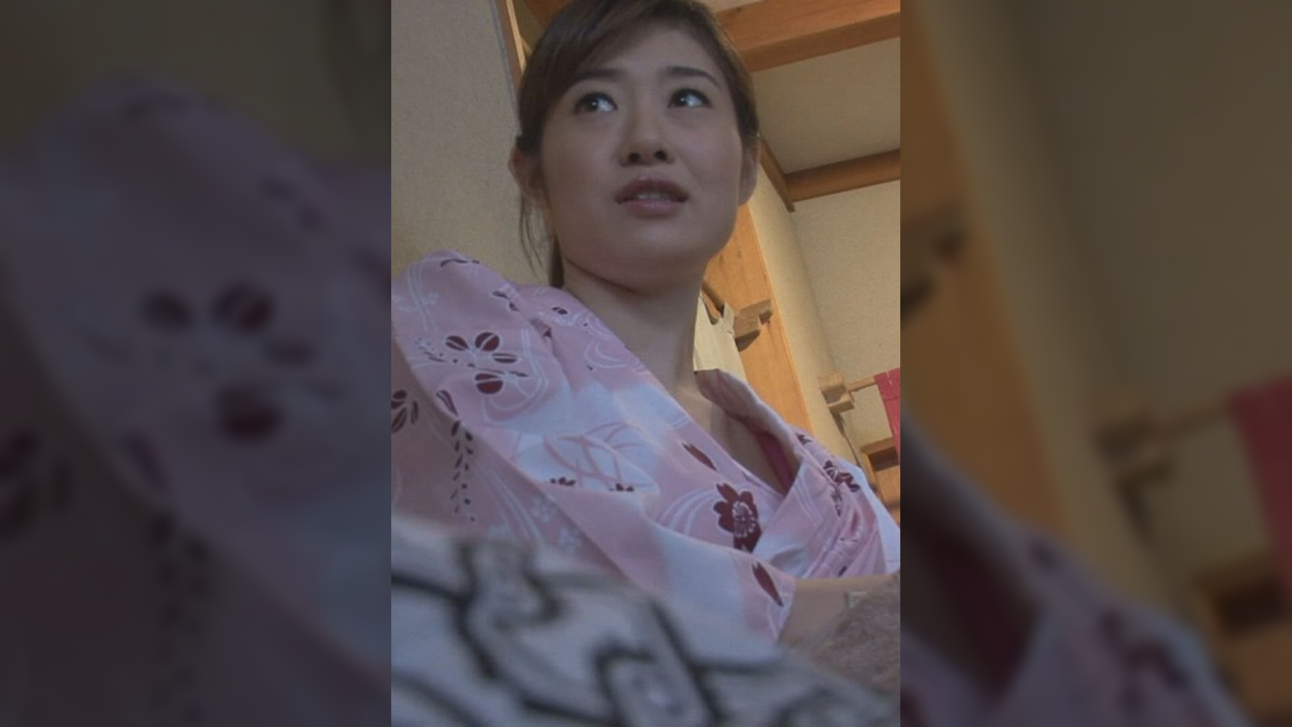 イケメンナンパ師の熱い口説きに来ちゃった!夫と旅行に来ていた25歳の色白巨乳妻!