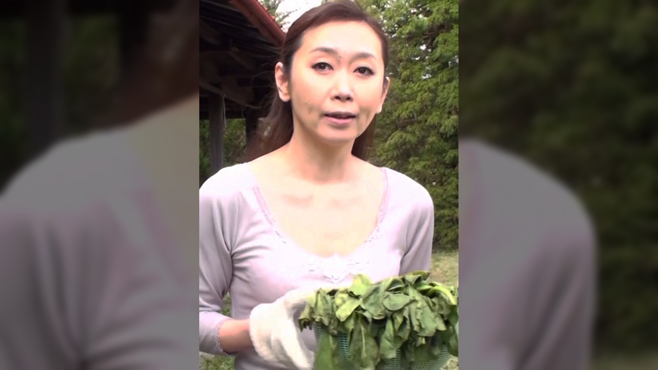 田舎暮らしで欲求不満を抱えながら悶々としている 清楚系のスレンダー美熟女さんのエロ過ぎ初撮り中出しセックス!