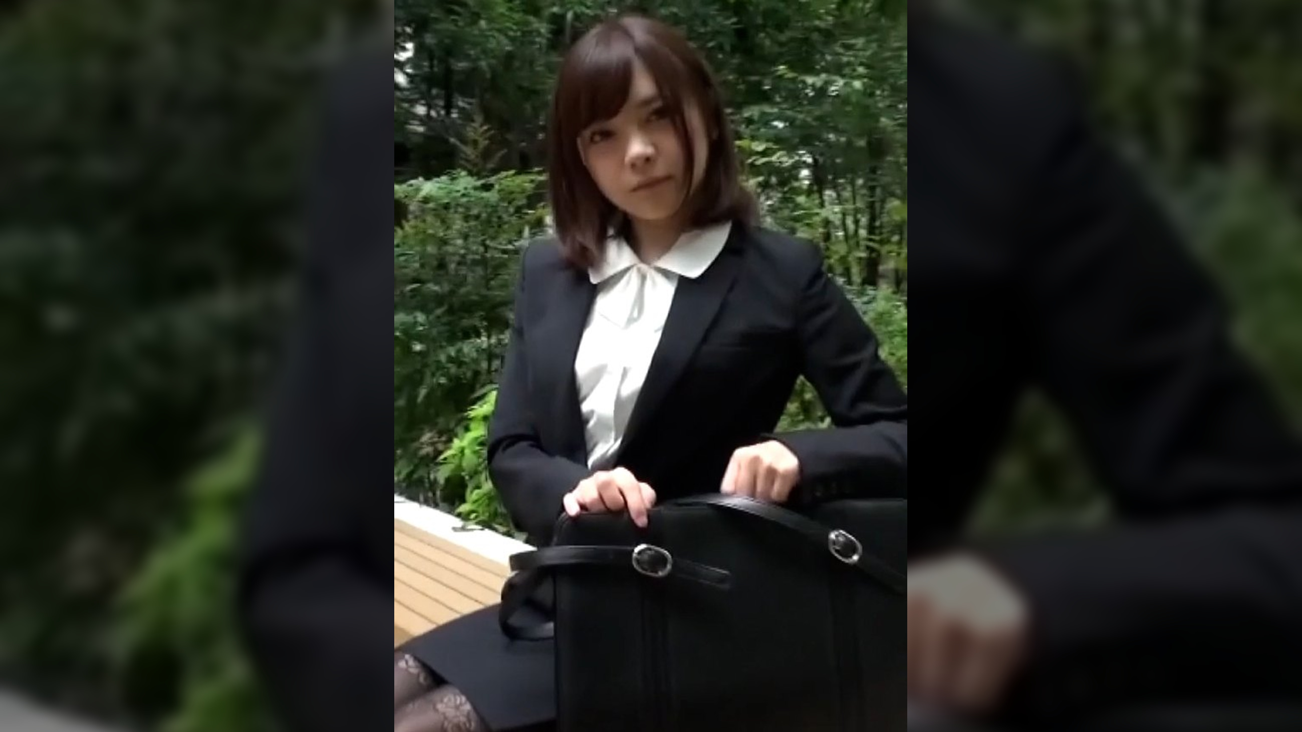 保険の新人外交営業員の美人OL!清楚な可愛い顔を快感に歪めてイキまくる契約成立の中出しセックス!