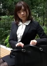 保険の新人外交営業員の美人OL!清楚な可愛い顔を快感に歪めてイキまくる契約成立の中出しセックス!
