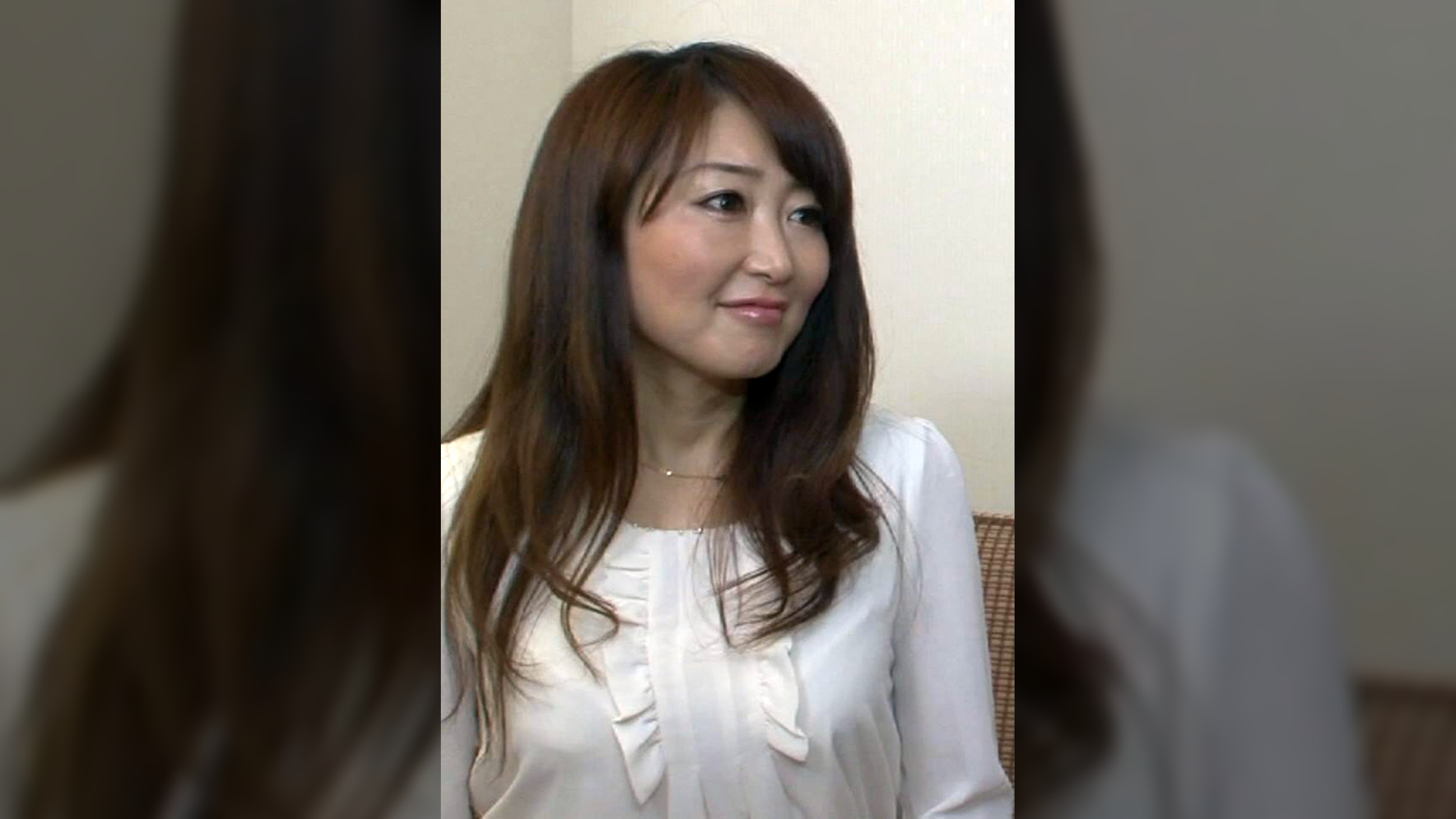 初対面の異性にボディタッチをされてすっかり母ではなくオンナとして目覚めてしまったナンパされた母娘！