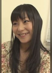 新婚なのに夜はご無沙汰…久々のチ◯ポを夢中で貪る可憐妻！