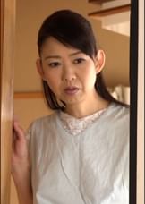 欲求不満のお母さんの脇から見える乳首がエロ過ぎて…発情する禁断の肉欲セックス！