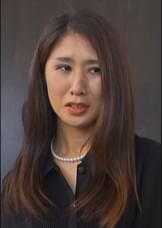 夫の葬儀が終わった後、義兄から借金の返済を求められ…抗えない熟れた敏感なカラダの美しき未亡人は、遺影の前でイキまくる！